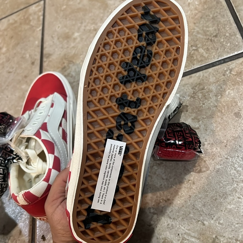 Vans - Picture 12 of 14